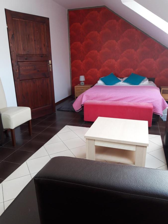 Pensjonat Agroturystyczny Pod Modrzewiem Bed and Breakfast Florczaki Exterior foto