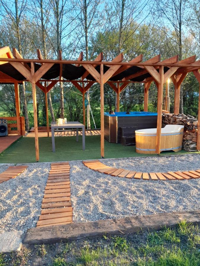 Pensjonat Agroturystyczny Pod Modrzewiem Bed and Breakfast Florczaki Exterior foto