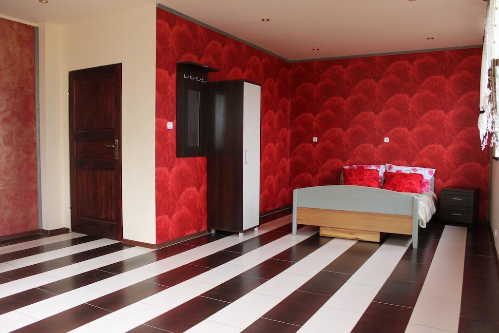 Pensjonat Agroturystyczny Pod Modrzewiem Bed and Breakfast Florczaki Habitación foto