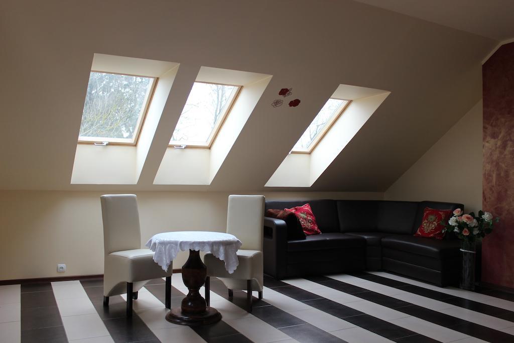 Pensjonat Agroturystyczny Pod Modrzewiem Bed and Breakfast Florczaki Habitación foto