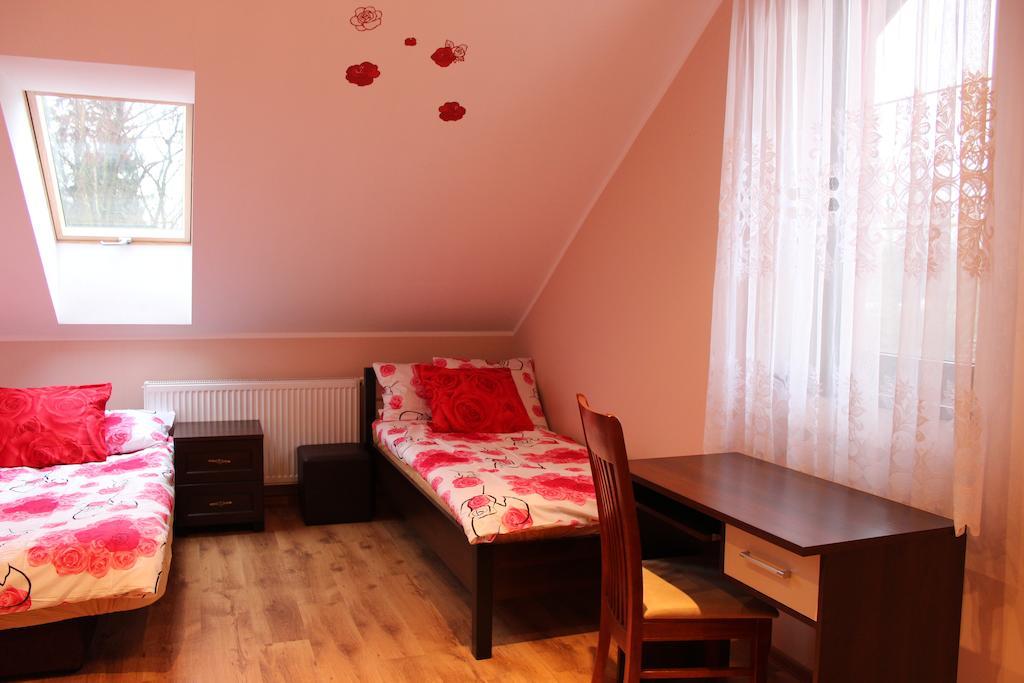 Pensjonat Agroturystyczny Pod Modrzewiem Bed and Breakfast Florczaki Habitación foto